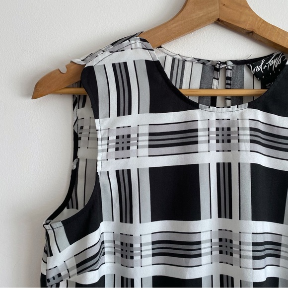 Lord & Taylor High Low Sleeveless Plaid Animal Print Top - Picture 4 of 12